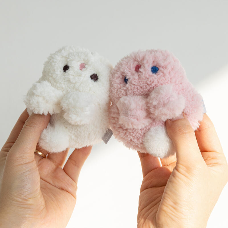 Alternative view of Piyo Bunny Keyring