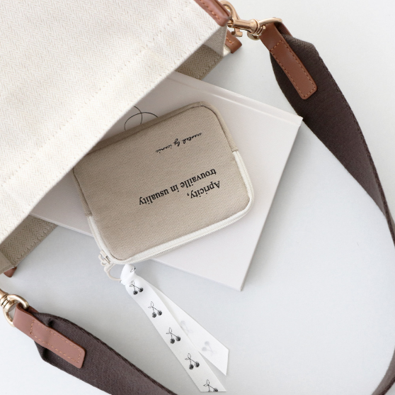 ICONIC Cottony Card Holder - Bags & Wallets