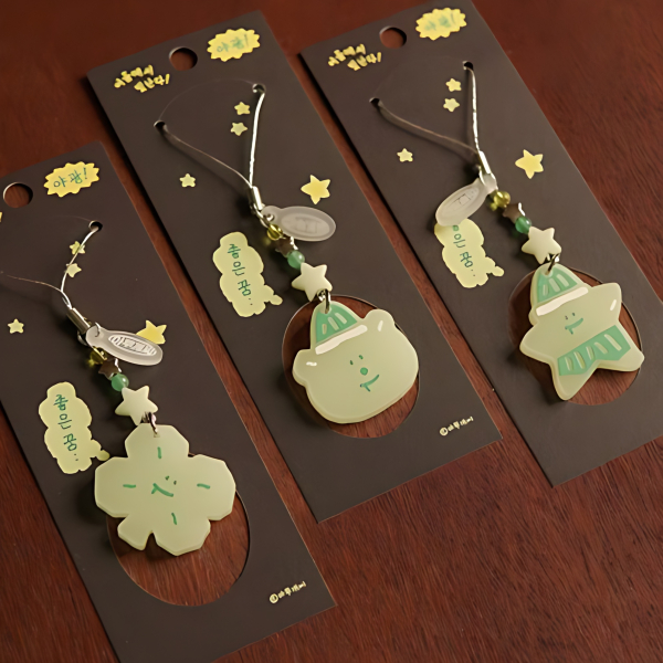 AHMUGAE_C Dreamland! Starland! Glow-in-the-dark Keyring - Office Supplies