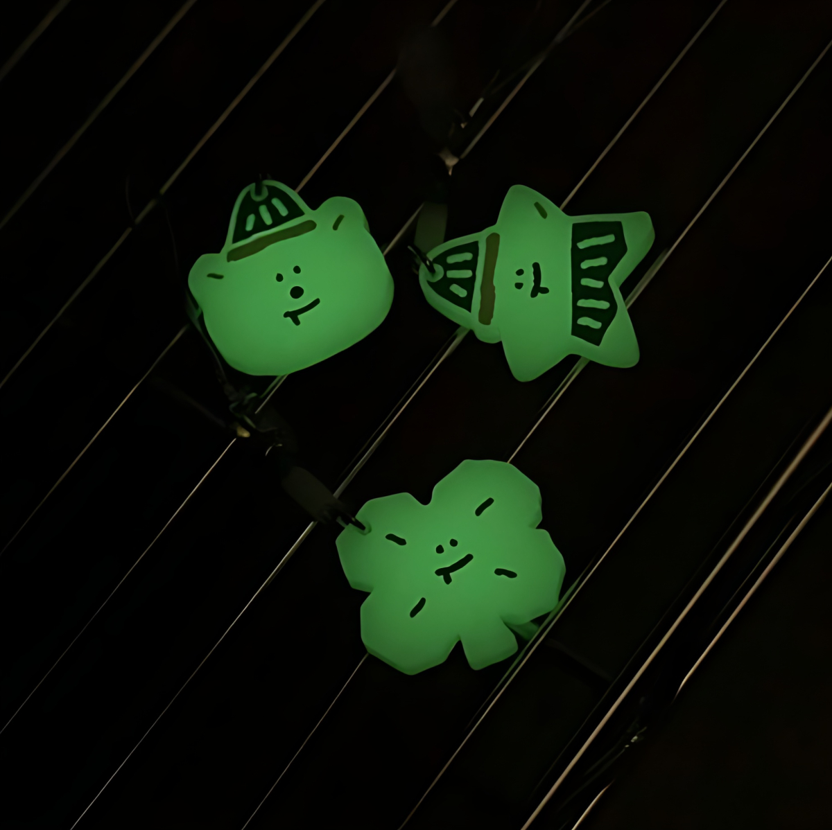 AHMUGAE_C Dreamland! Starland! Glow-in-the-dark Keyring - Office Supplies - View 1