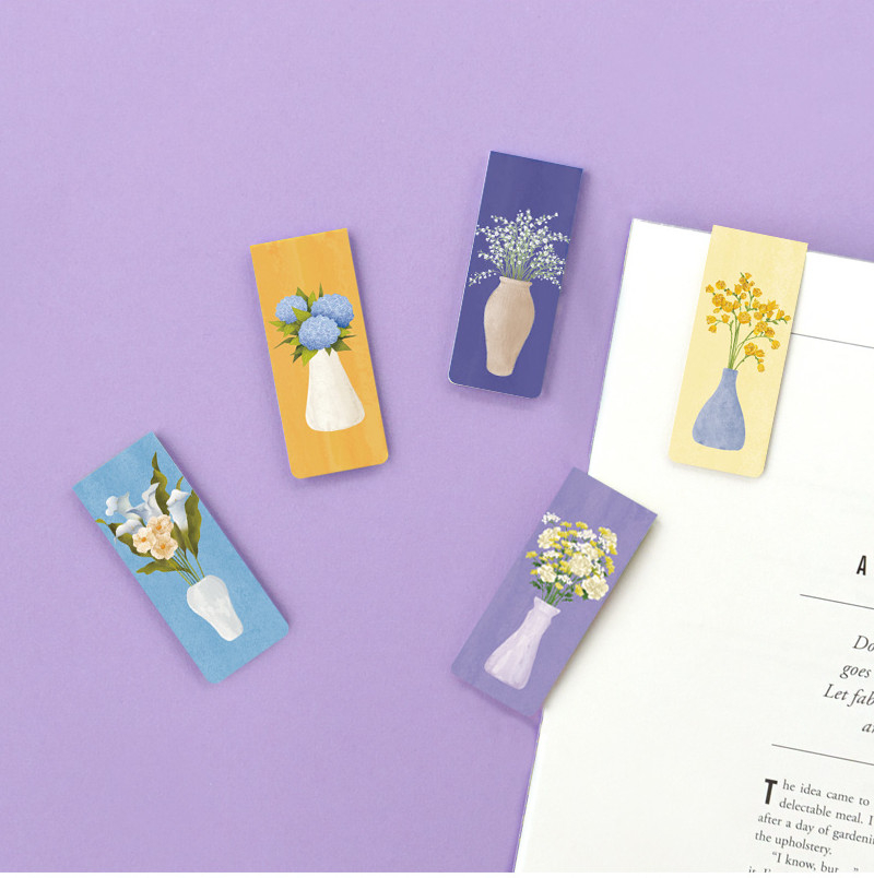 MONOLIKE Magnetic Bookmark – Olivia Flowers ver.2 - Bookmarks - View 1