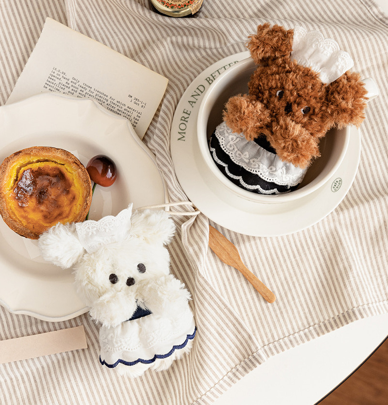 LIVEWORK Koi Maid Keyring - Office Supplies