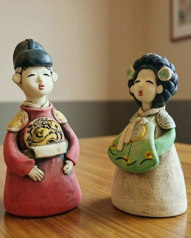 Alternative view of Korea King & Queen Traditional Korean Pottery Doll 2P Set