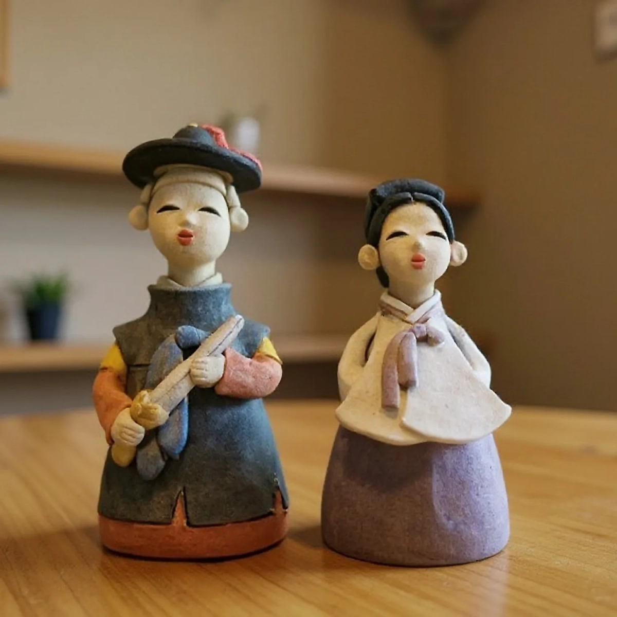Korean Daejanggeum Traditional Hanbok Ceramic Figurines 2P Set
