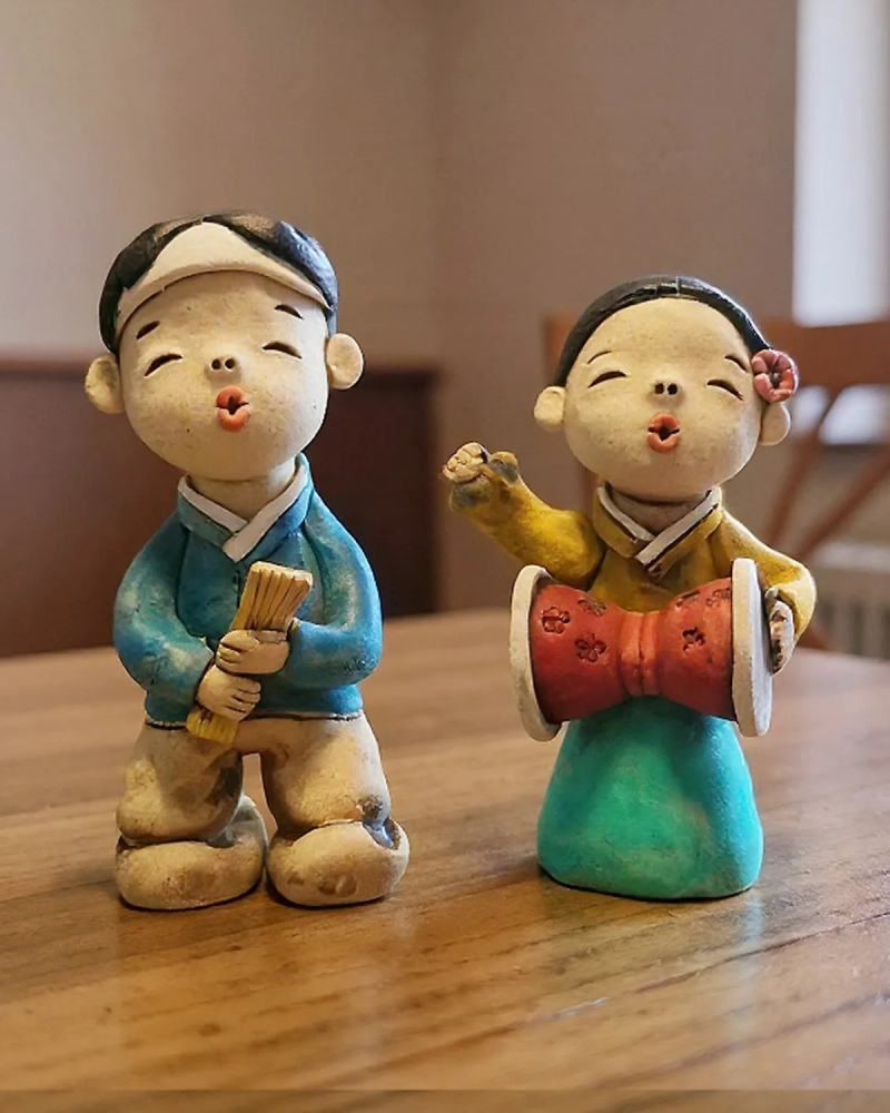 Korean Pansori Hanbok Figurine