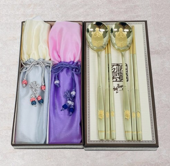 Alternative view of INHYUN Gongbang VIP gift set Longevity Turtle Gold Spoon 2-Set Couple Spoon Set