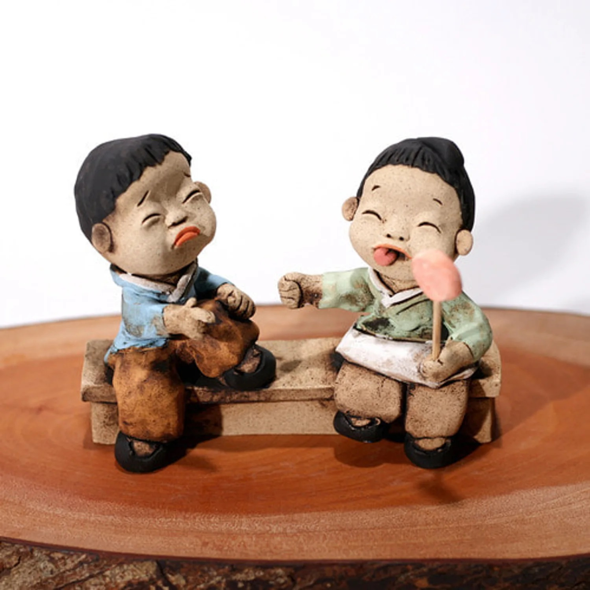 Alternative view of K-Heritage Korea Rock-Paper-Scissors Pottery Doll