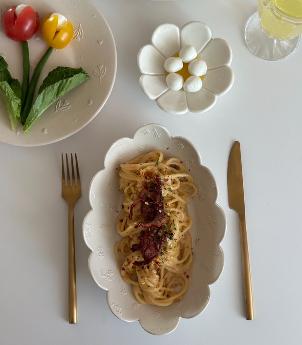 Alternative view of NASLU Wildflower Oval Plate