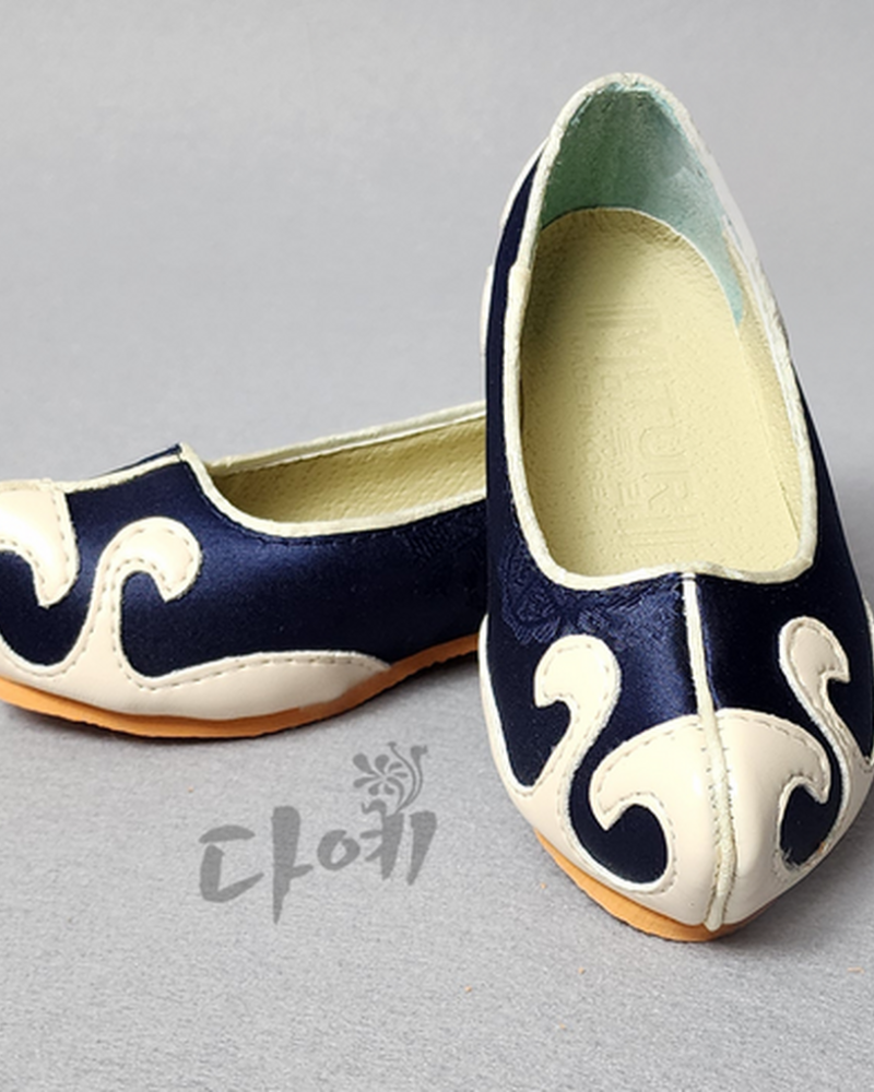 Taesahye Traditional Korean Hanbok shoes for boys