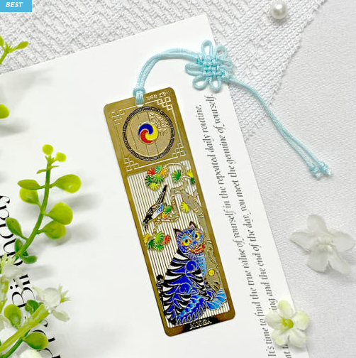 K-Pop Demon Hunters Magpie Tiger Gold Bookmark