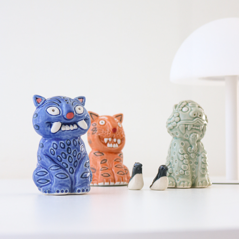 Alternative view of Kadehyun Korea Ceramic Magpie & Tiger Traditional Figurine