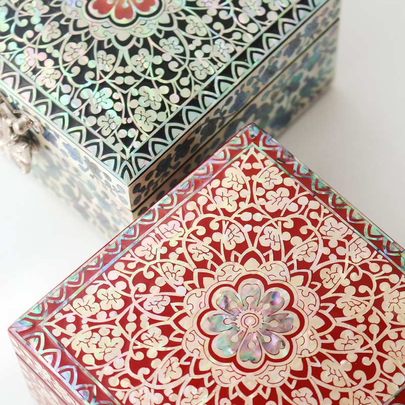 Mini Mother-of-Pearl Jewelry Box Plum Blossom & Arabesque Pattern 11cm