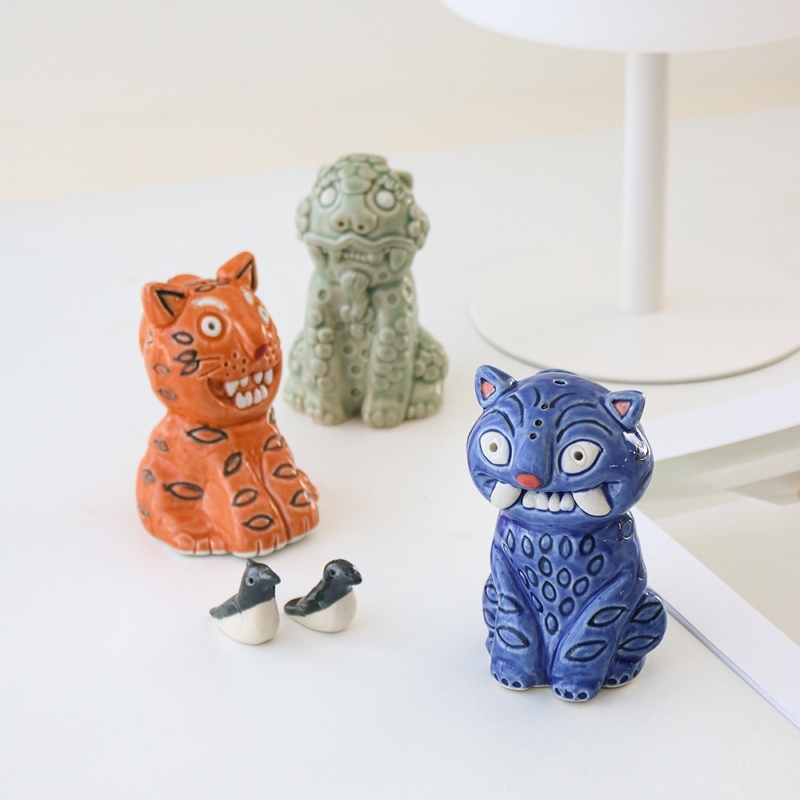 Kadehyun Korea Ceramic Magpie & Tiger Traditional Figurine