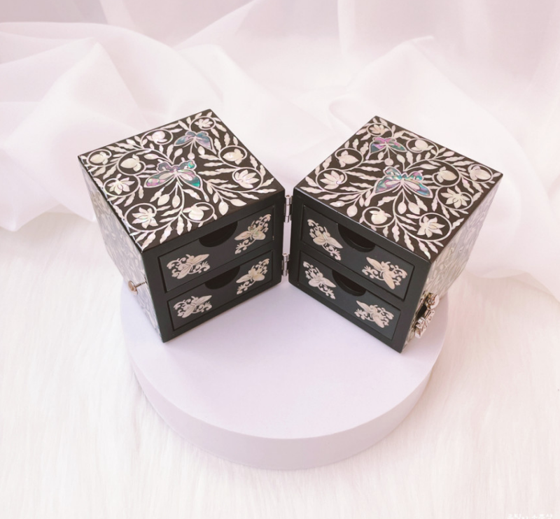 Alternative view of Mother-of-Pearl Lacquerware Flower Butterfly Mother-of-Pearl Jewelry Box
