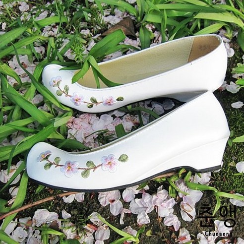 Alternative view of Traditional Korean Plum Blossom Embroidered Hanbok Shoes