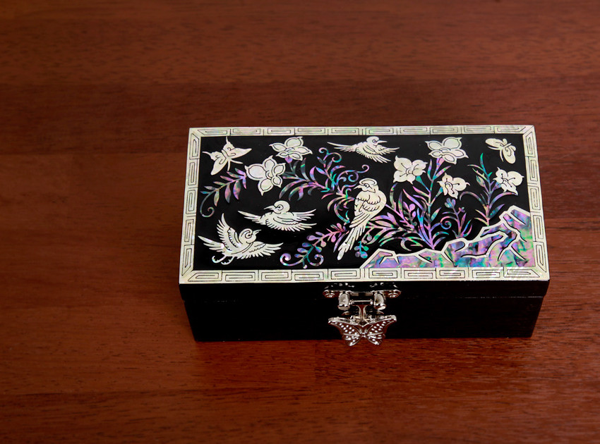 Alternative view of Star Gift Mother-of-Pearl 1-Tier Jewelry Box [lacquer inlay – Flower and Bird Design]