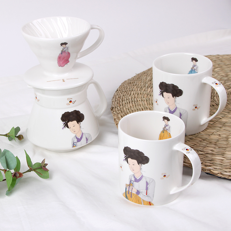 Alternative view of Shin Yun-bok “Portrait of a Beauty” Traditional Technique Ceramic Coffee Set