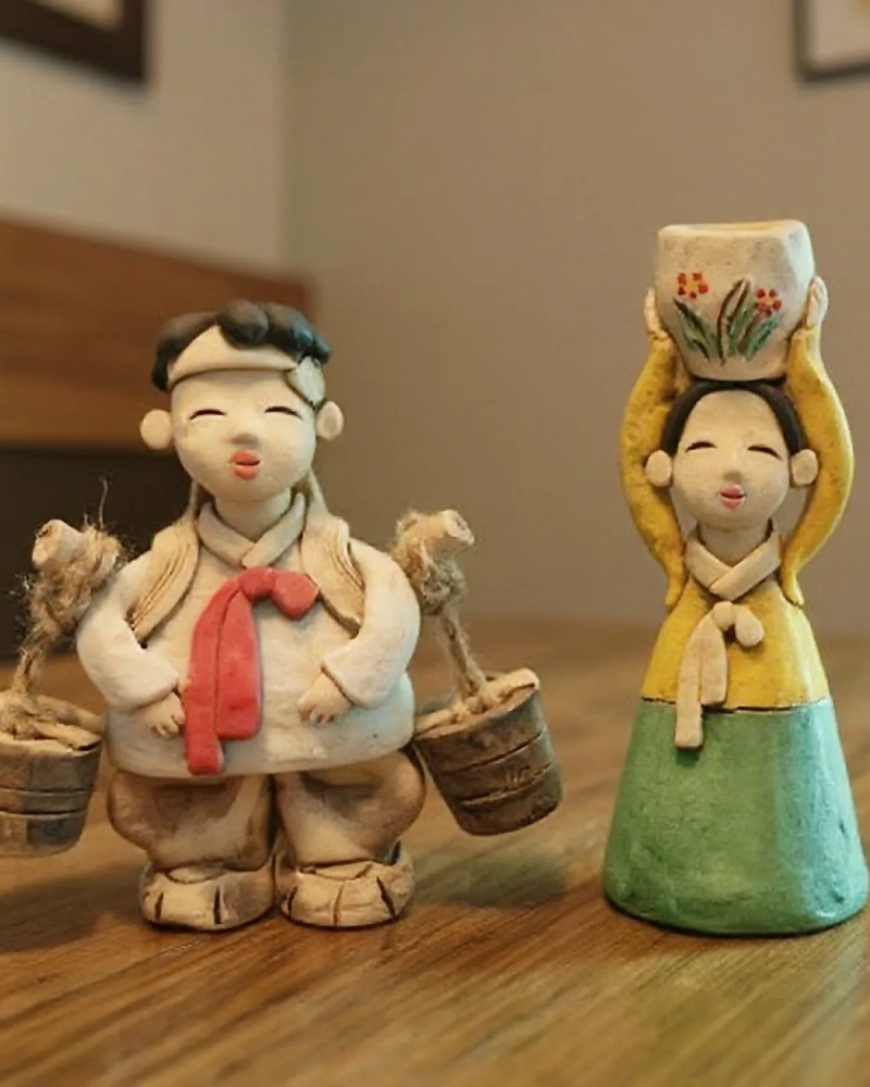 Korean Miniature Water Carrier Dolls Muljige Set