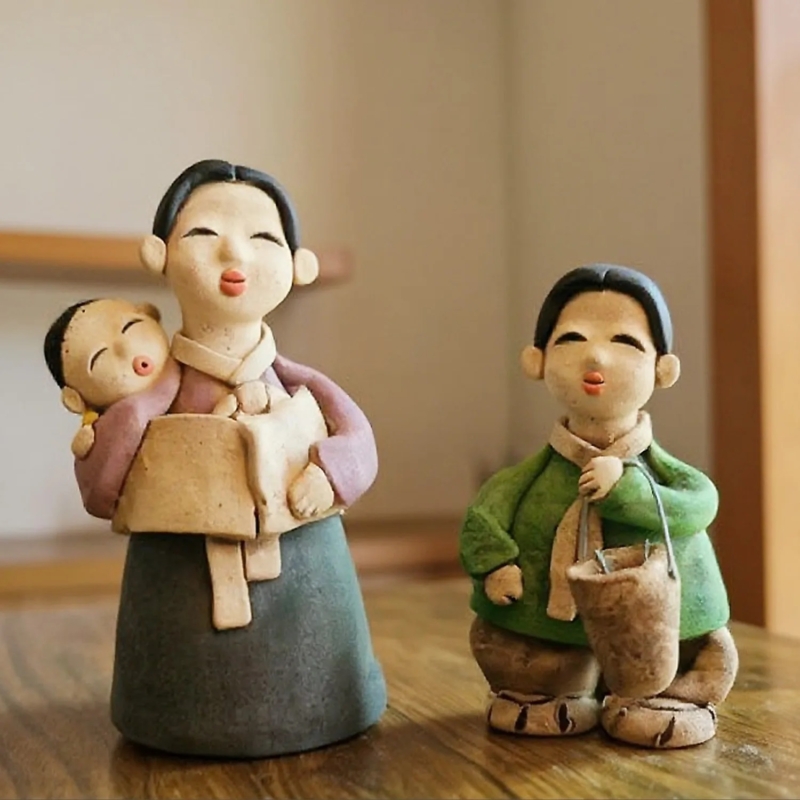 Alternative view of Korean Mother & Children Market Ceramic Figurines Set