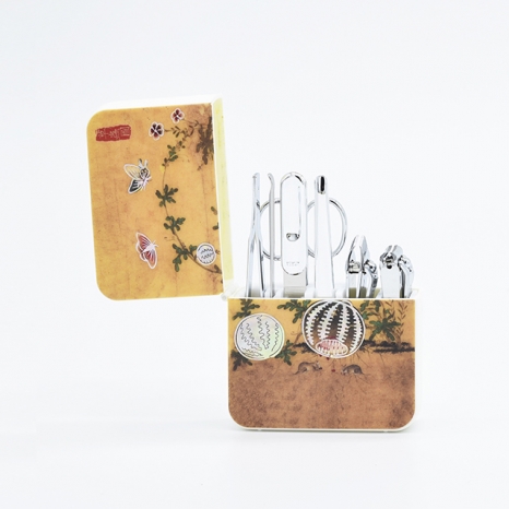 Alternative view of Mother-of-Pearl Nail Clipper Set (Chochungdo)