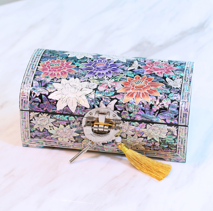 Alternative view of Flower Mother-of-pearl Jewelry Box