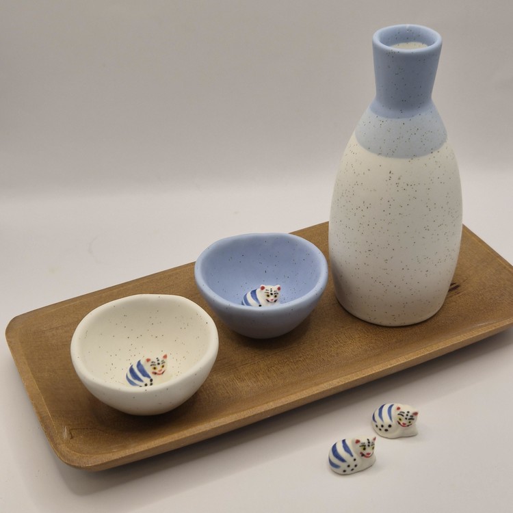 Hojakdo Liquor Bottle Set (Includes 1 Bottle + 2 Cups)