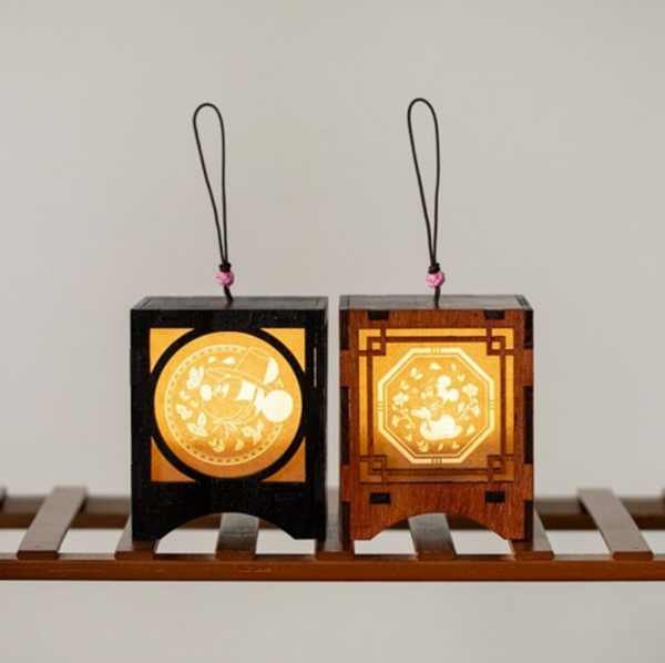 ARTIST COLLABORATION Mickey Mother-of-pearl Mood Light