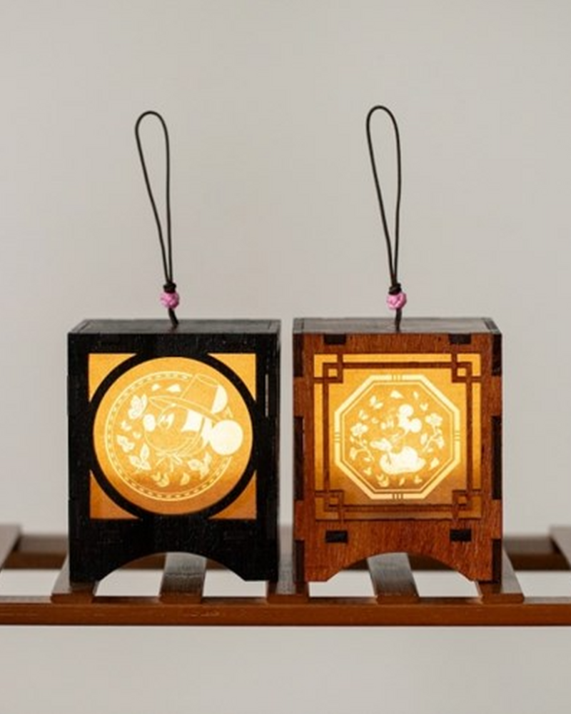 ARTIST COLLABORATION Mickey Mother-of-pearl Mood Light