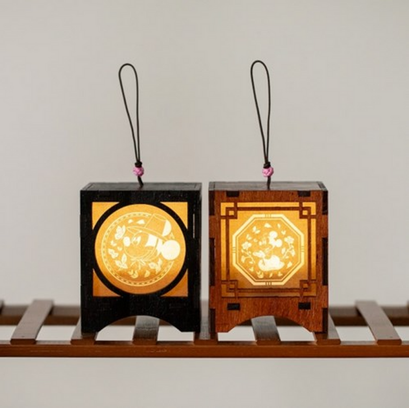 ARTIST COLLABORATION Mickey Mother-of-pearl Mood Light