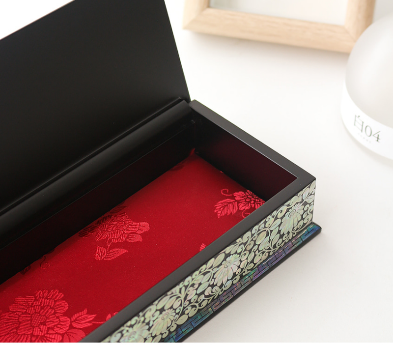 Alternative view of Mother-of-pearl Lacquerware Colored Flower Arabesque Automatic Mother-of-pearl Brush Holder