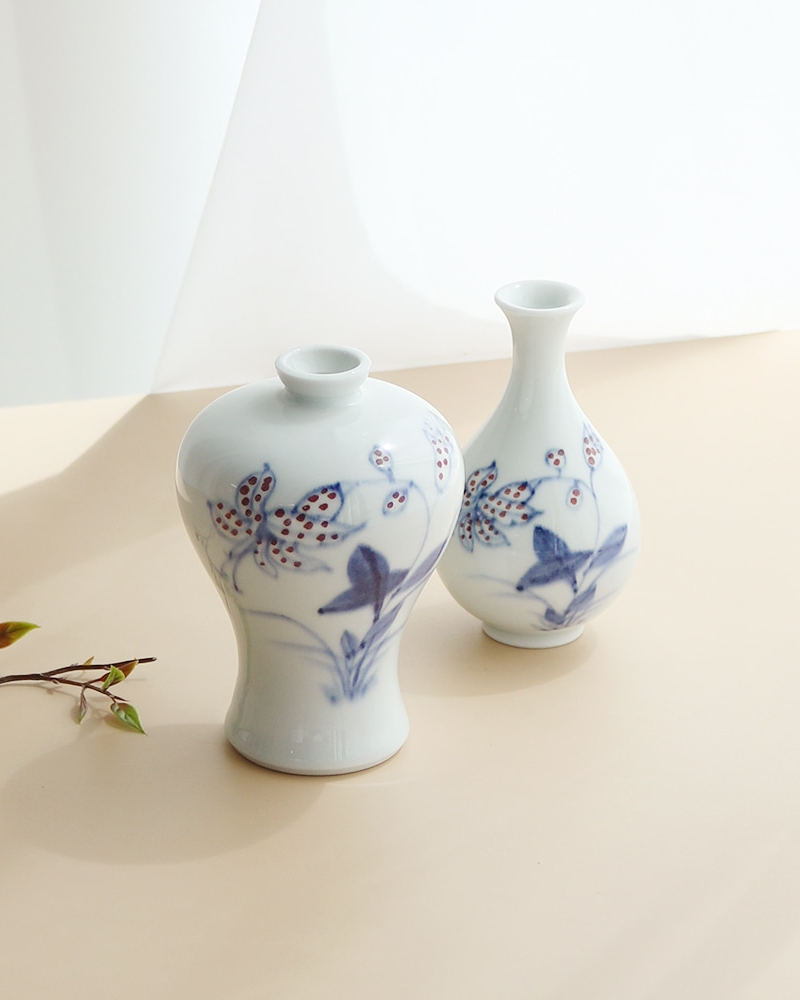 Songwol White Porcelain Mini Vase Set - Lily Flower Design