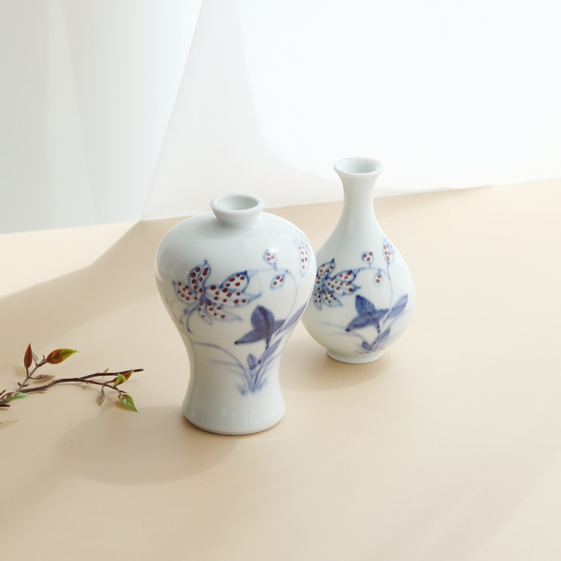 Songwol White Porcelain Mini Vase Set - Lily Flower Design