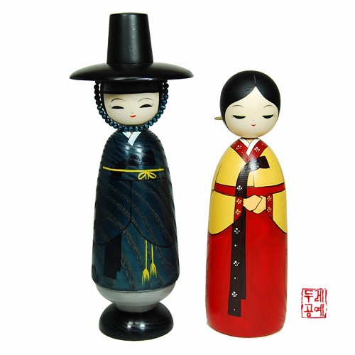 Dooreart Korean Traditional Wooden doll Man and Wife