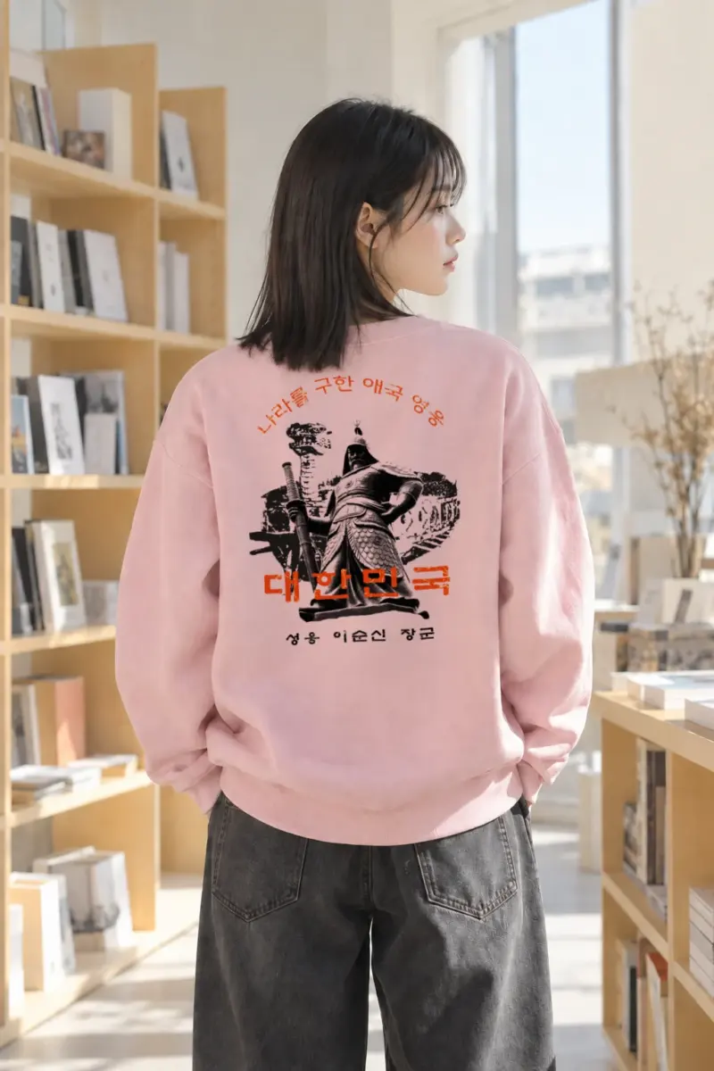 "Admiral Yi Sun-sin" Heavy Blend Unisex Crewneck Sweatshirt | Gildan 18000