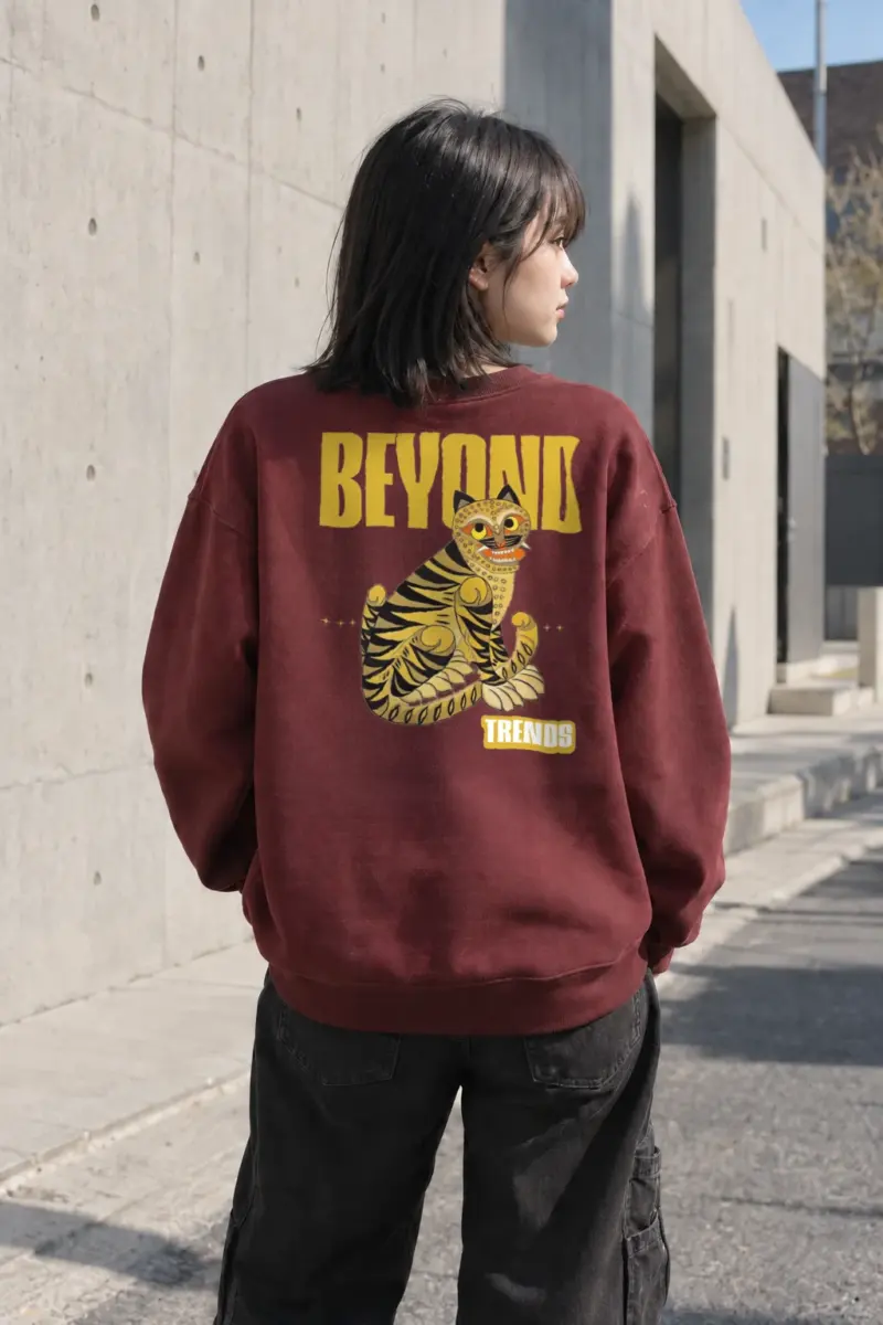 "Beyond Trends Tiger" Heavy Blend Unisex Crewneck Sweatshirt | Gildan 18000