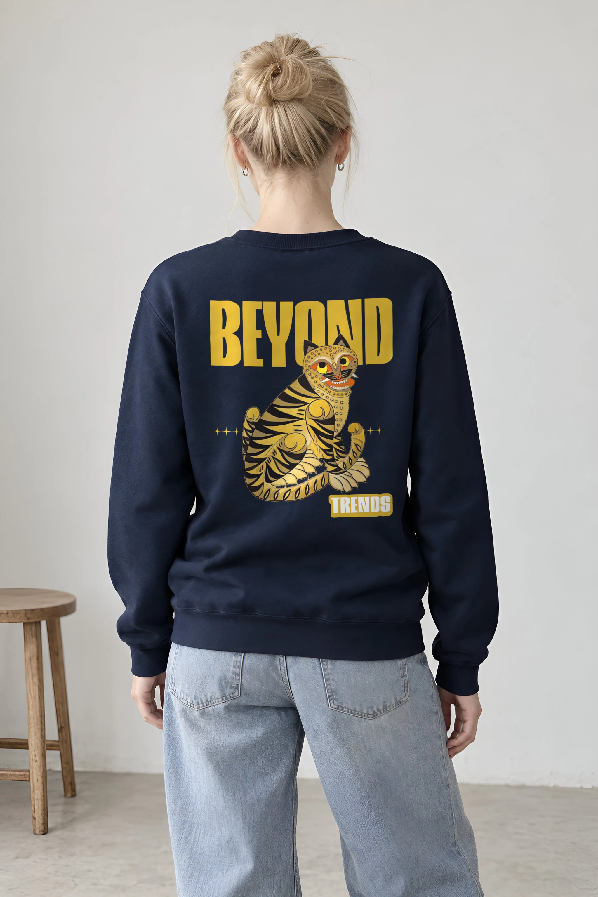 "Beyond Trends Tiger" 1 Crewneck Sweatshirt