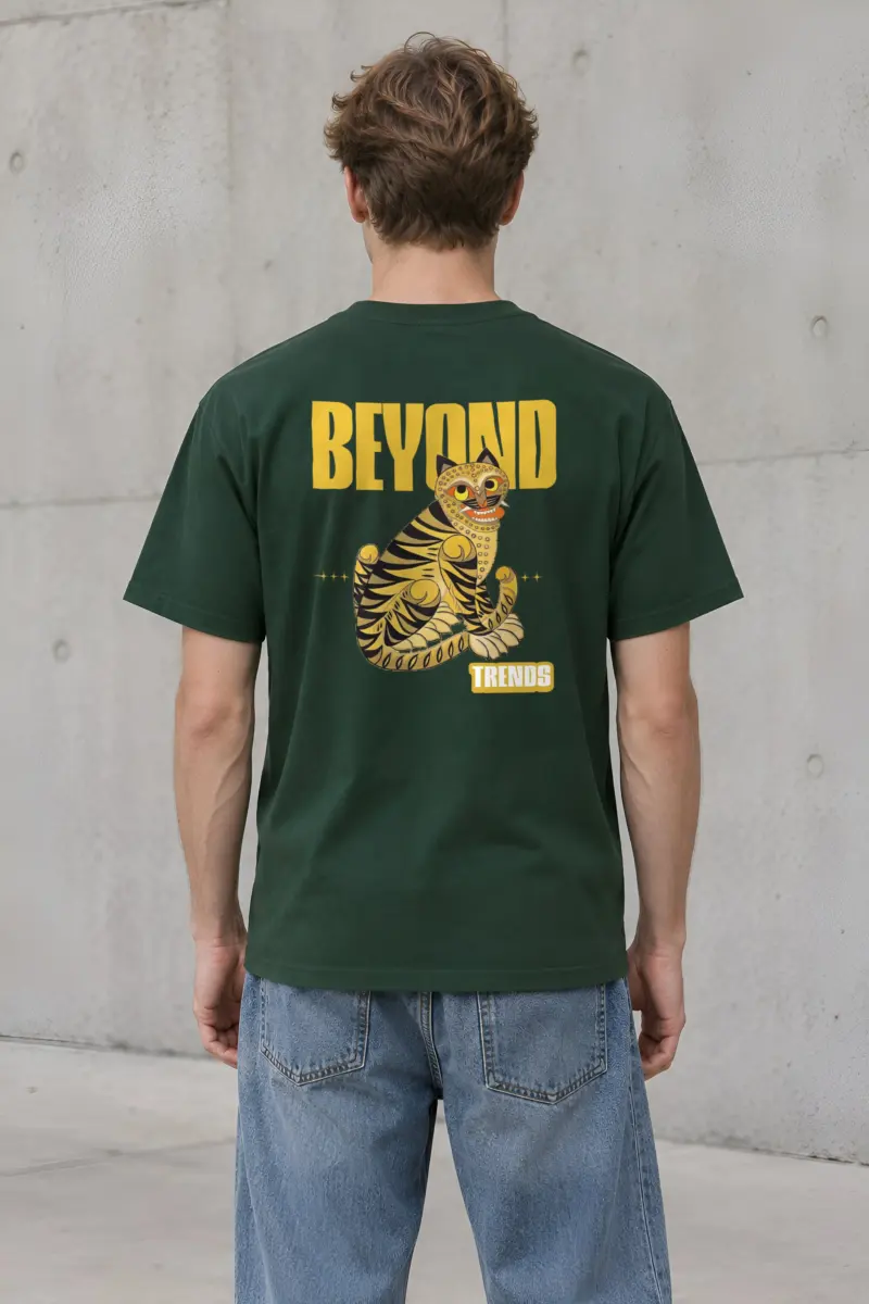 "Beyond Trends Tiger" Heavyweight Unisex Crewneck T-shirt