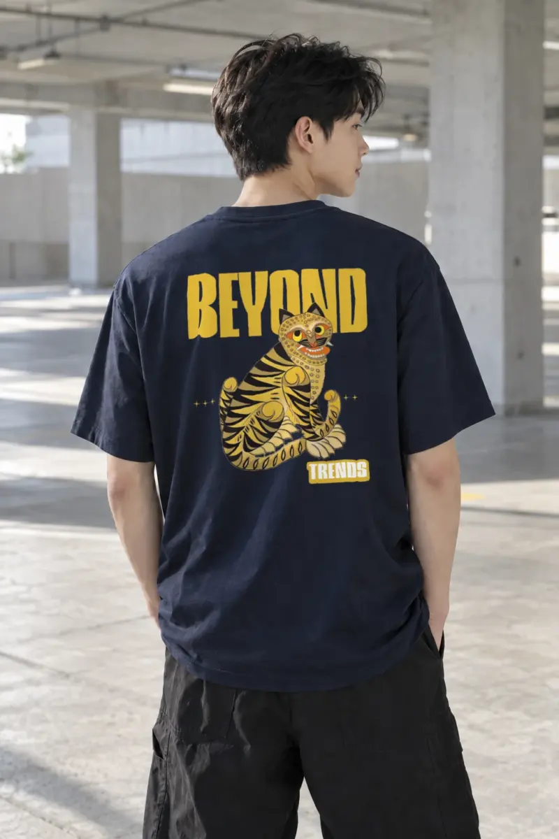 "Beyond Trends Tiger" Heavyweight Unisex Crewneck T-shirt | Gildan 5000