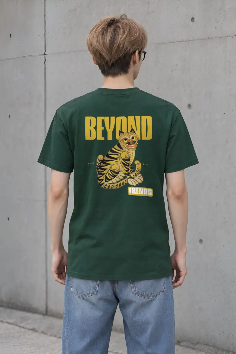 "Beyond Trends Tiger" Heavyweight Unisex Crewneck T-shirt