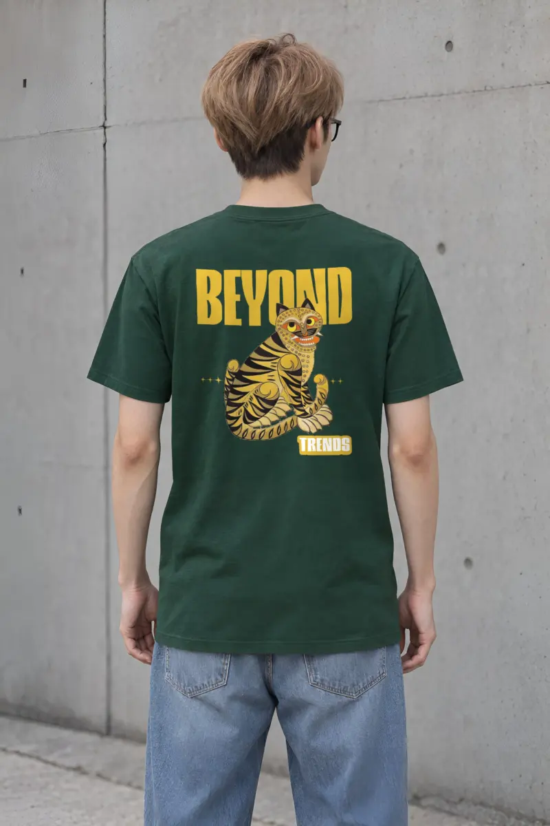 "Beyond Trends Tiger" Heavyweight Unisex Crewneck T-shirt