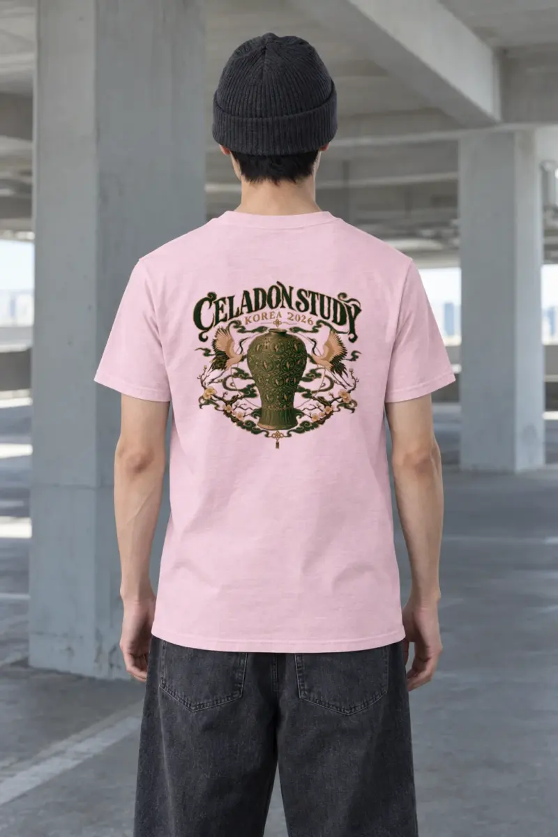 "Crane Medallion Vase" Heavyweight Unisex Crewneck T-shirt