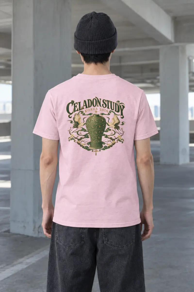 "Crane Medallion Vase" Heavyweight Unisex Crewneck T-shirt