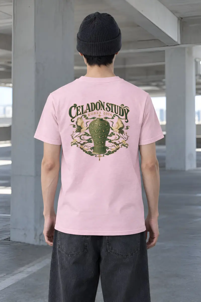 "Crane Medallion Vase" Heavyweight Unisex Crewneck T-shirt