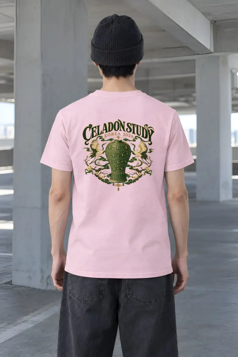 "Crane Medallion Vase" Heavyweight Unisex Crewneck T-shirt