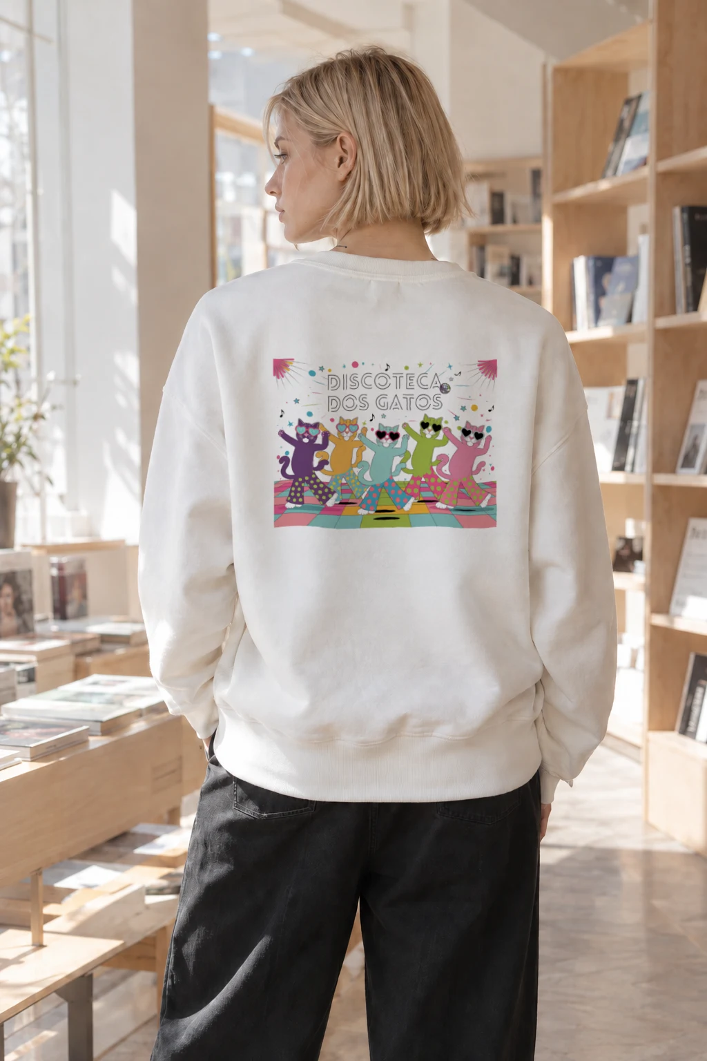 "Discoteca Dos Gatos" Heavy Blend Unisex Crewneck Sweatshirt | Gildan 18000