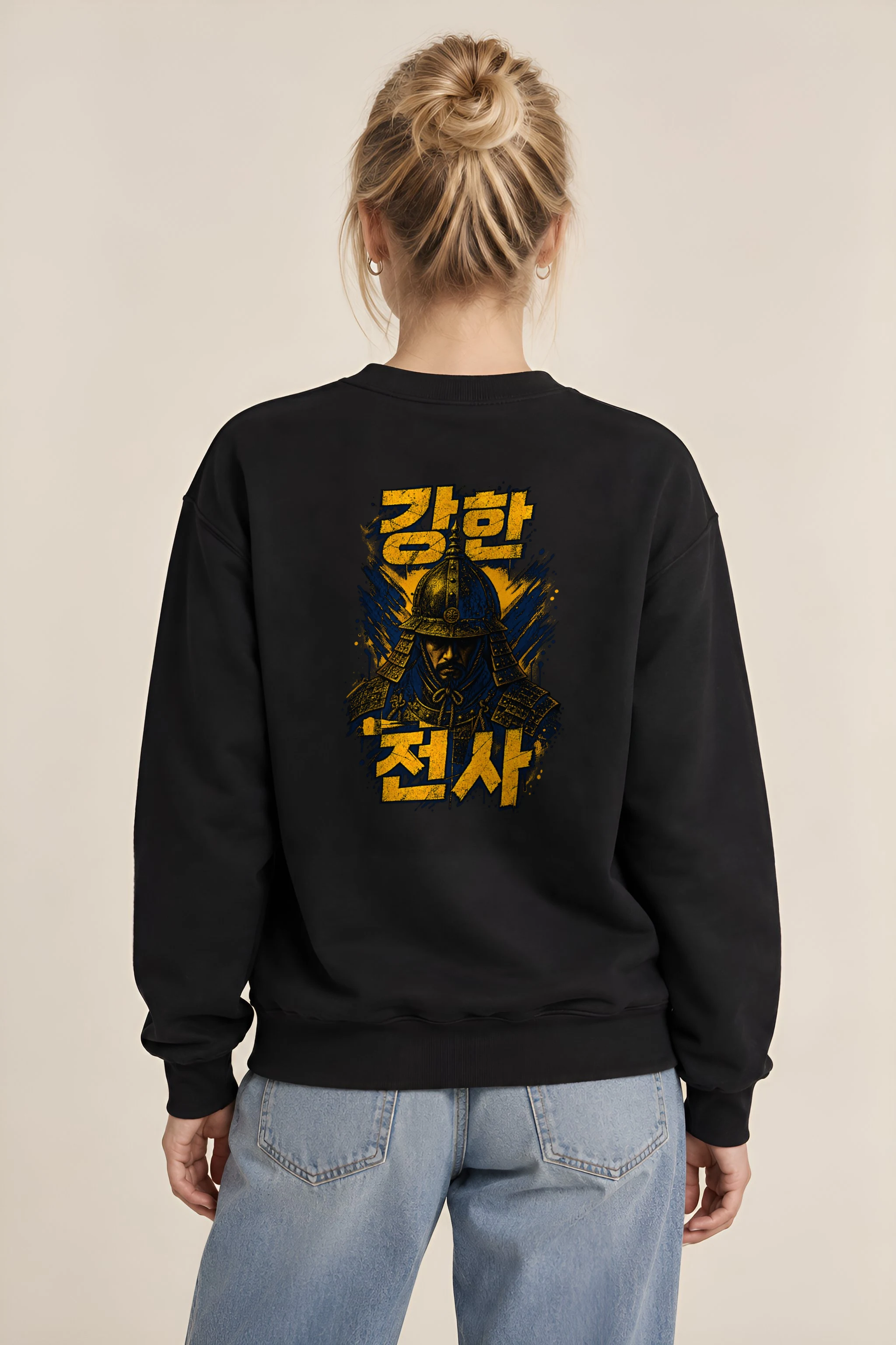 "강한 전사" Unisex Crewneck Sweatshirt