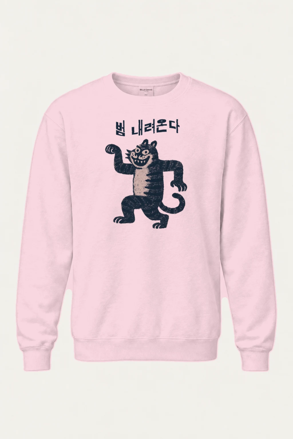 "범 내려온다 Tiger" Heavy Blend Unisex Crewneck Sweatshirt | Gildan 18000