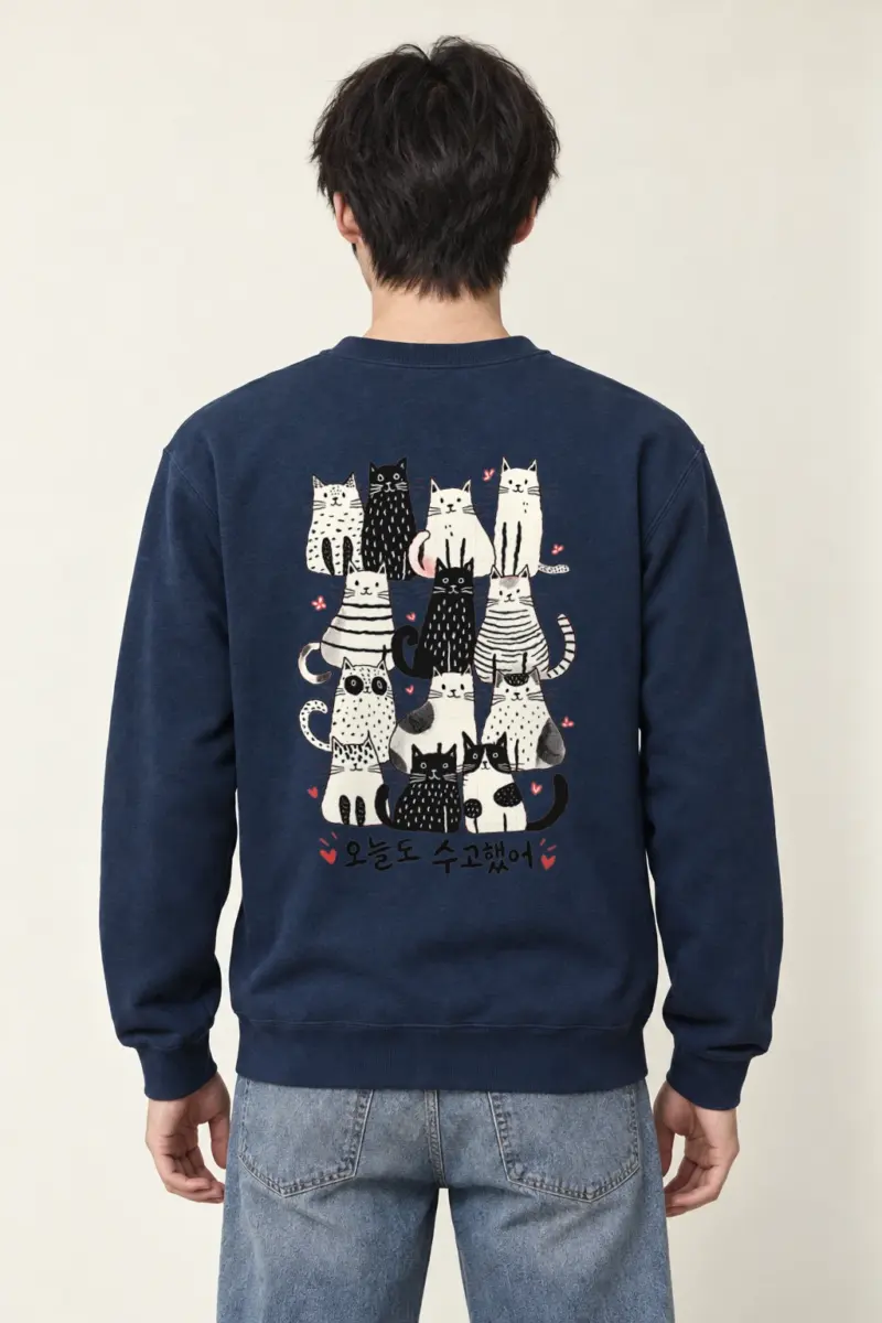 "오늘도 수고했어 Cats" Heavy Blend Unisex Crewneck Sweatshirt