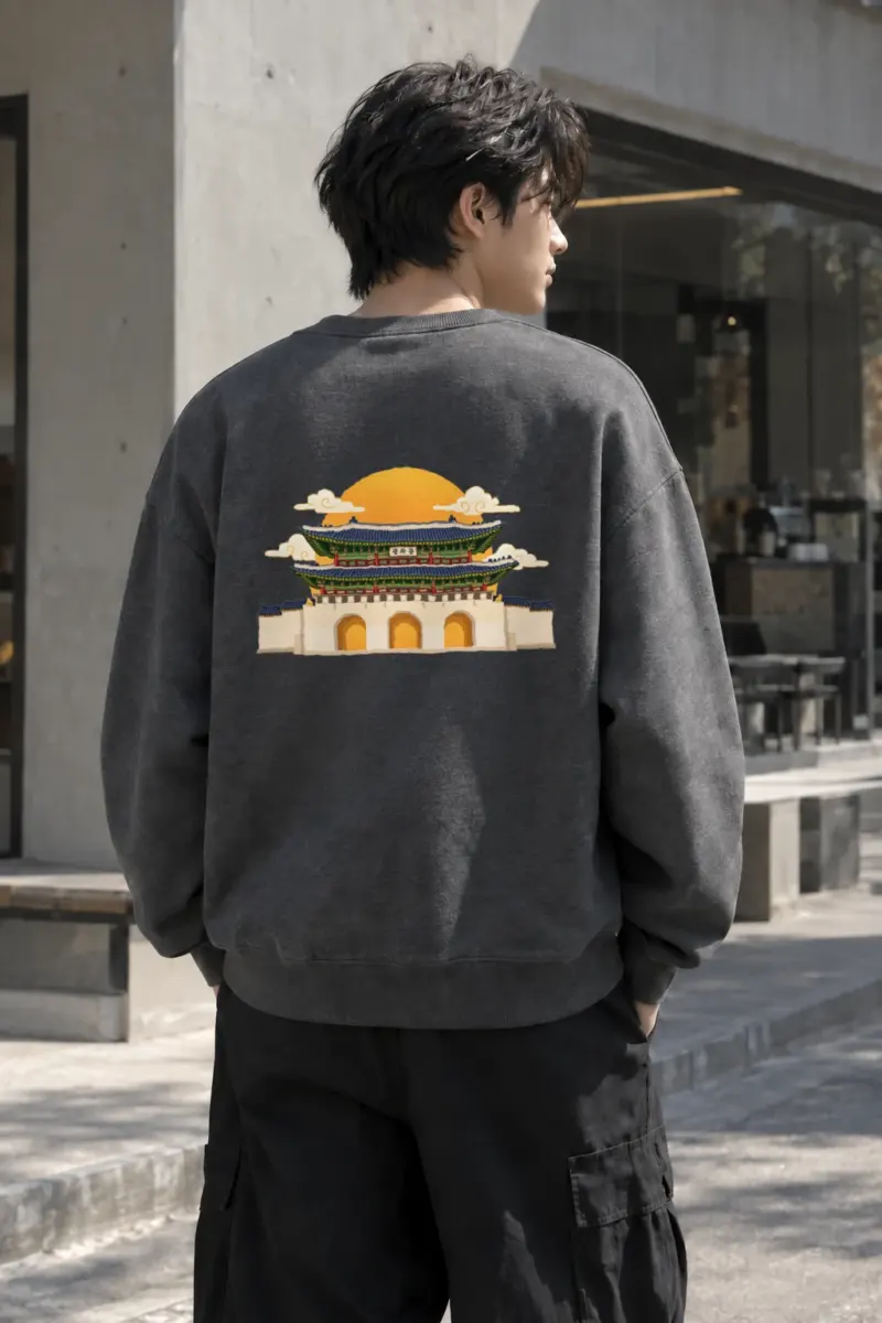 "Gwanghwamun Golden Sun" Heavy Blend Unisex Crewneck Sweatshirt | Gildan 18000