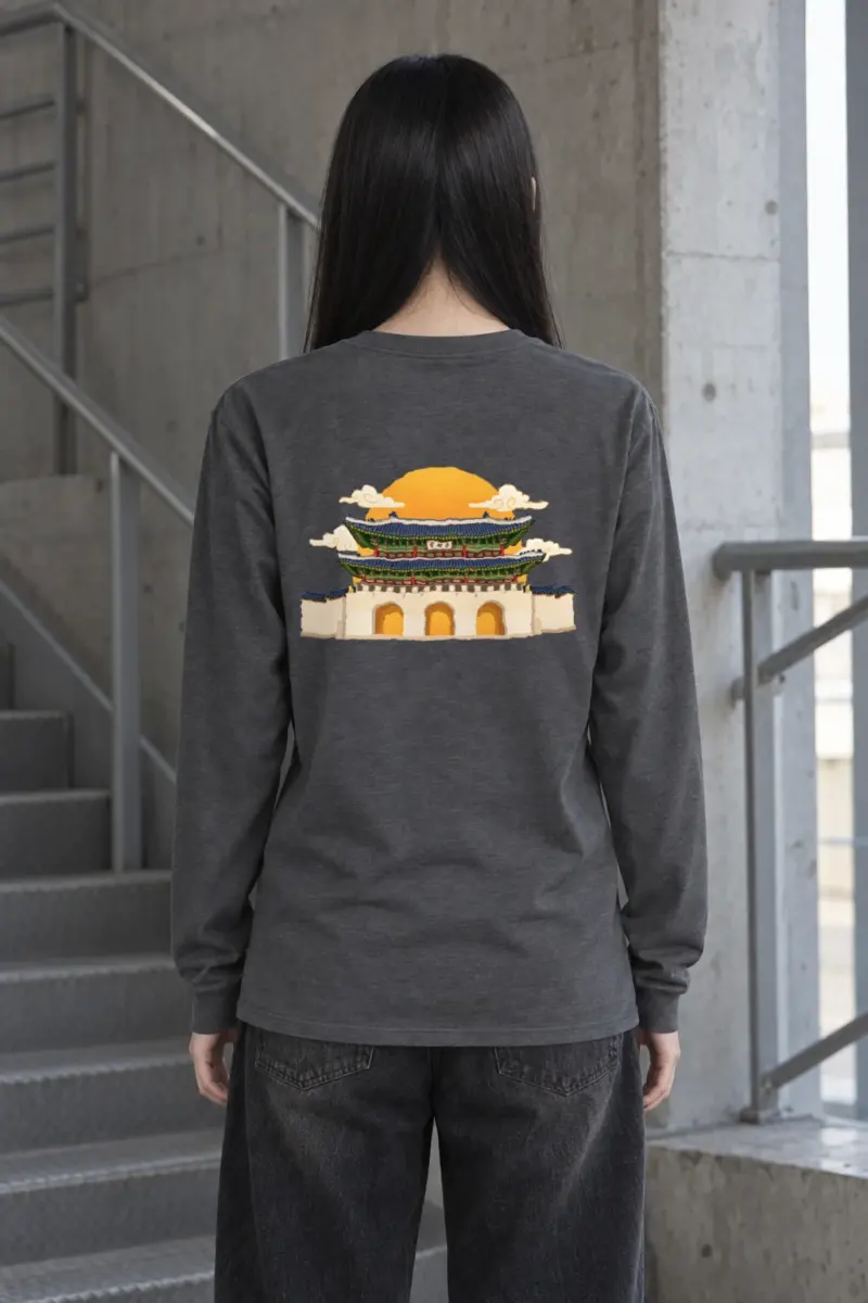 "Gwanghwamun Golden Sun" Unisex Longsleeve T-shirt